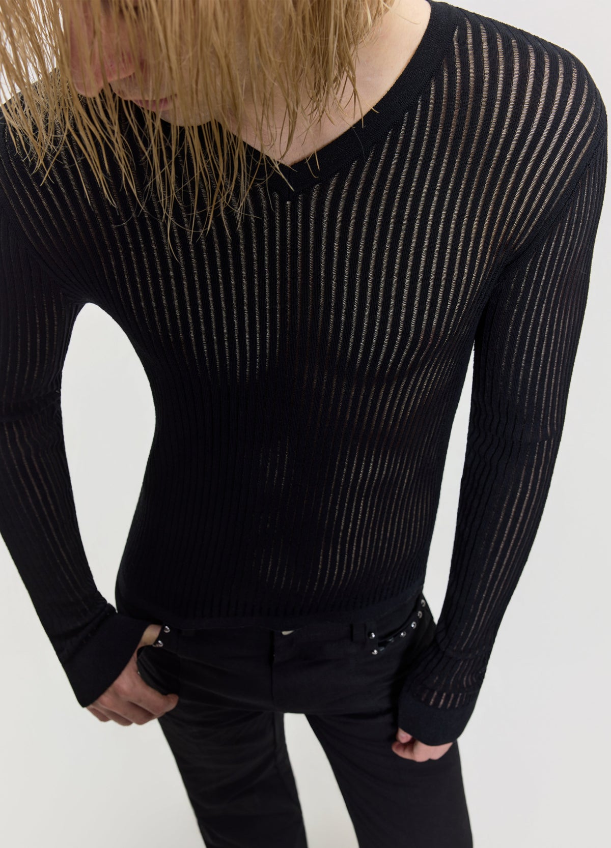 26FW SHEER V-NECK KNIT